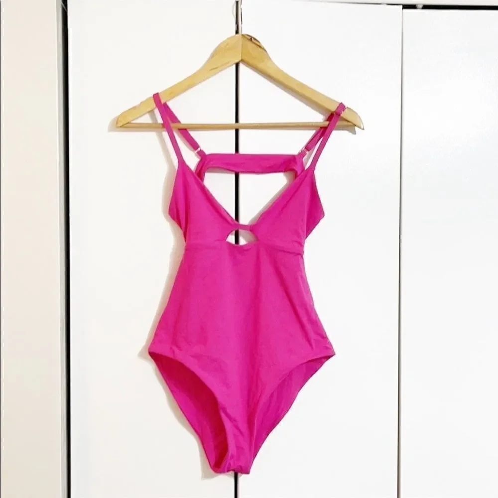 TAVIK Adrian Moderate One-Piece Swimsuit Size M